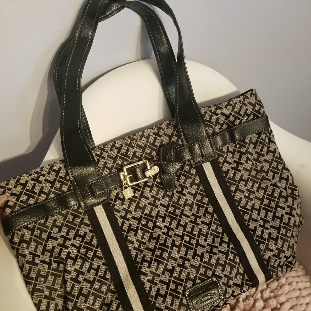 *AUTHENTIC* Tommy Hilfiger weekend tote